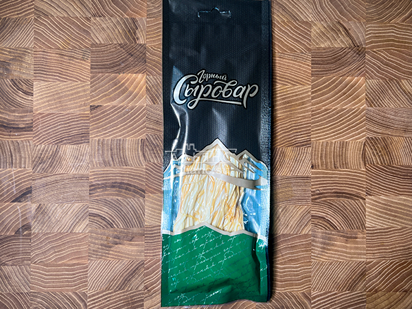 Сыр 60 гр ГОРНЫЙ СЫРОВАР (Паутинка копчёная) в Ессентуках