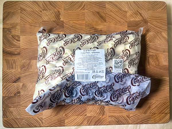 Сыр 1 кг ГОРНЫЙ СЫРОВАР (Бочонок с укропом и чесноком) в Ессентуках