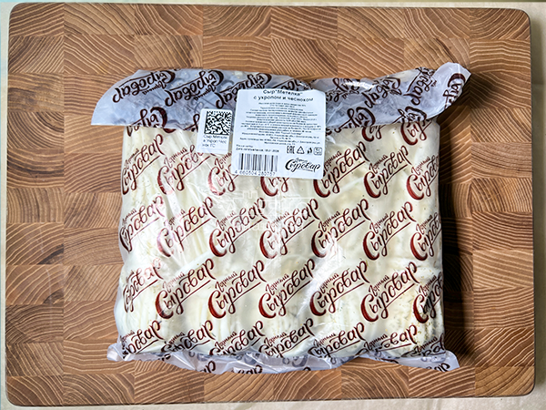 Сыр 1 кг ГОРНЫЙ СЫРОВАР (Метёлка с укропом и чесноком) в Ессентуках